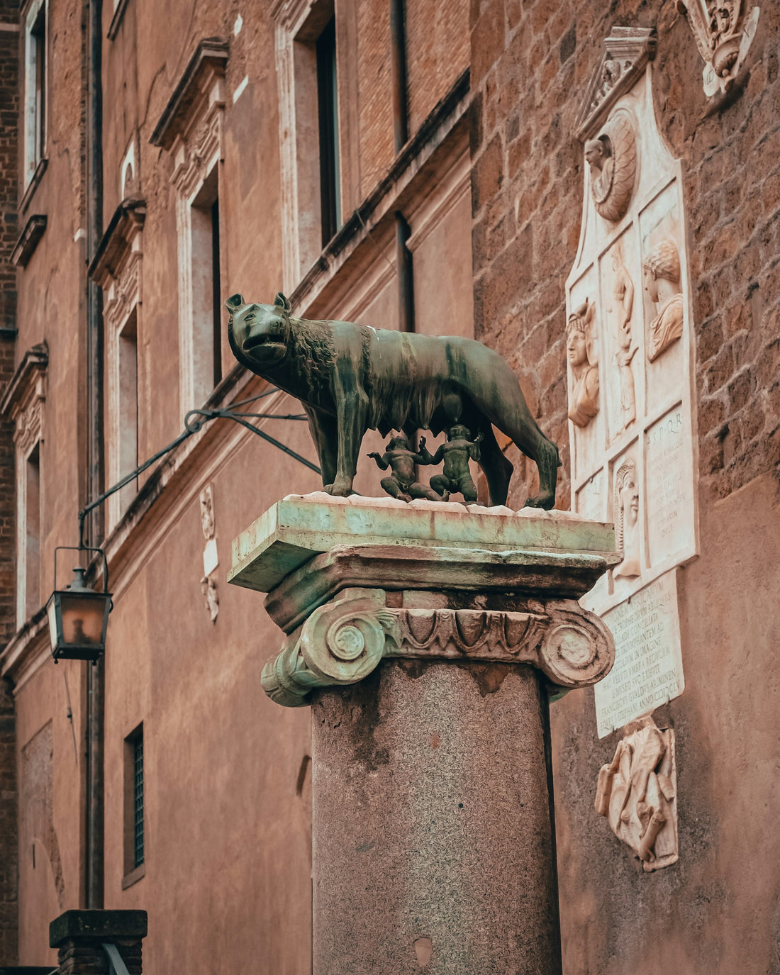 Understanding the Significance of the Capitoline She-Wolf Statue