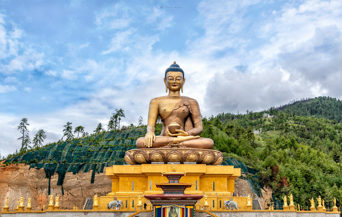 How Do You Greet a Buddha Statue?