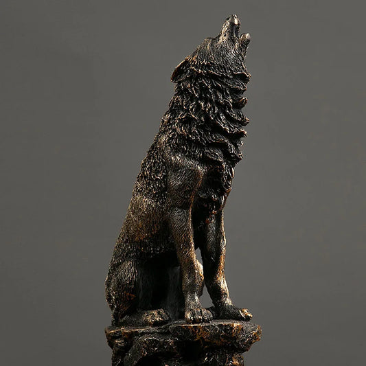 This Resin American Roaring Wolf Statue