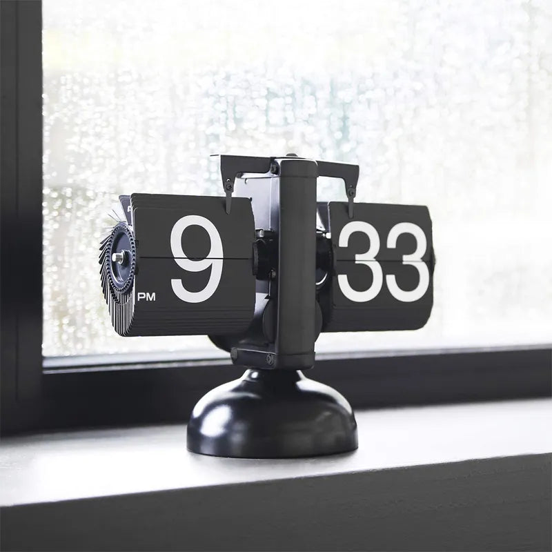 Automatic Page-Turning Table Clock